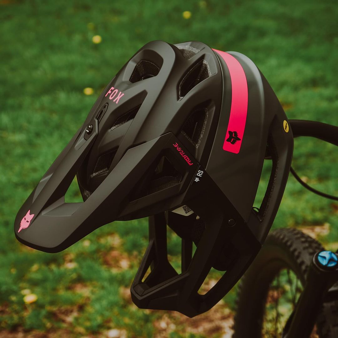 CASCOS FOX DOWNHILL MTB