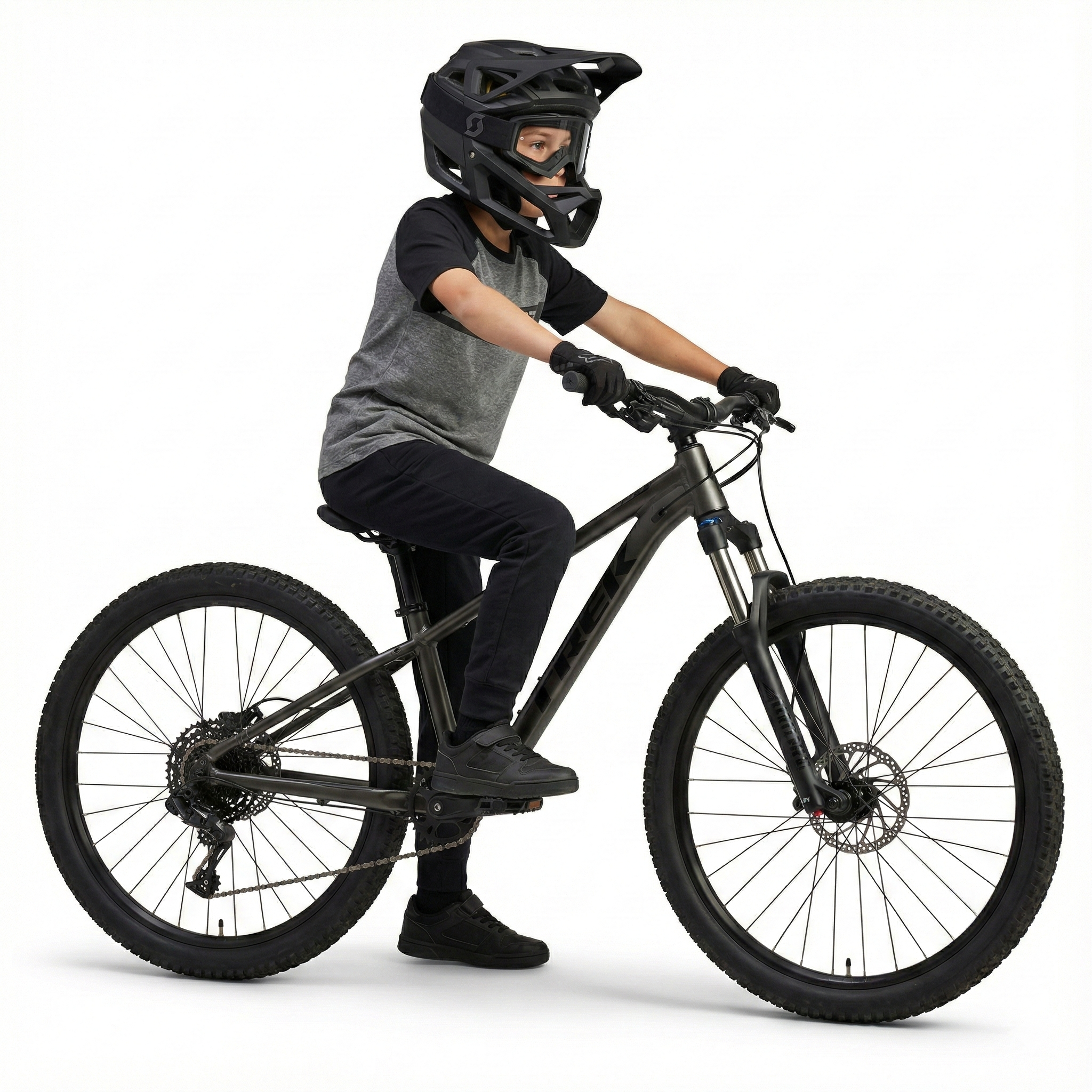 Niño rider bajando montaña con casco Fox Proframe