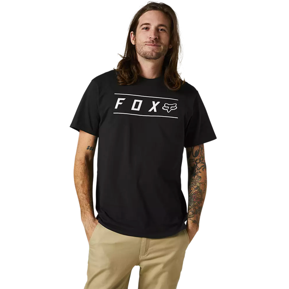 La playera premium Pinnacle combina el clásico estilo Fox con la máxima comodidad. Su tejido premium, suave y ligero de punto jersey fino se completa con un diseño con costuras laterales que mantiene la forma lavado tras lavado. Una playera muy cómoda de la que te enamorarás al instante.